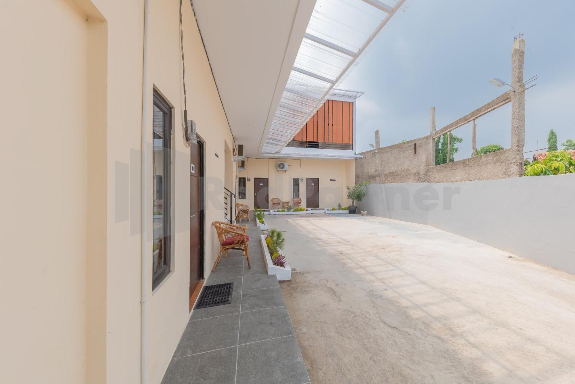 Rumah Panda Guesthouse Redpartner Tangkil  Ngoại thất bức ảnh